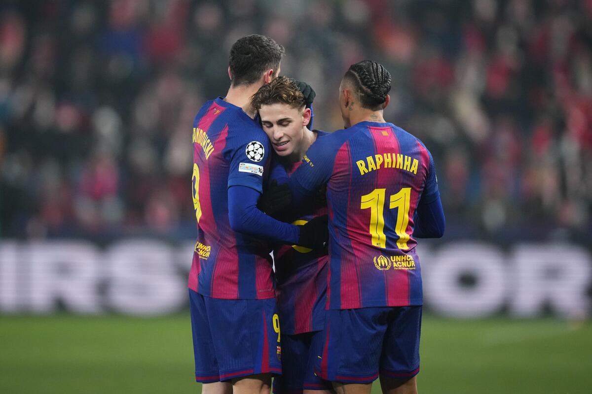 Fermin Lopez (w środku)